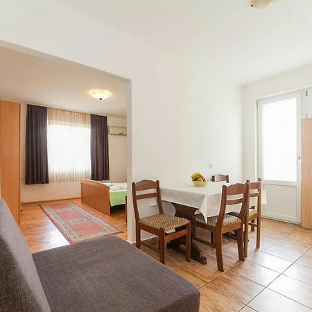 Hana Accommodation Sveti Stefan Bilik gambar